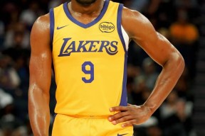 TheShy意外战胜湖人，持续失利引爆全场！