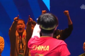 Uzi重返赛场，战术调整首场状态出色，利物浦观众沸腾！观众掌声雷动的简单介绍