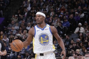 巴特勒迎来十赛季出色发挥，切尔西观众热烈欢呼！